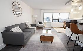 21St Floor Two Bedroom Downtown Unit Free Parking